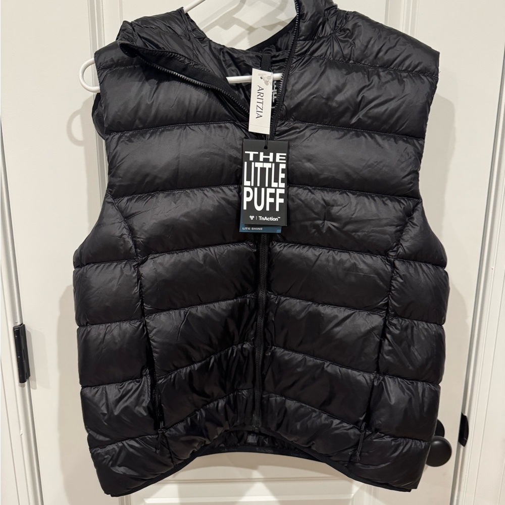 Aritzia TnA the little puff puffer vest NWT - Picture 2 of 3